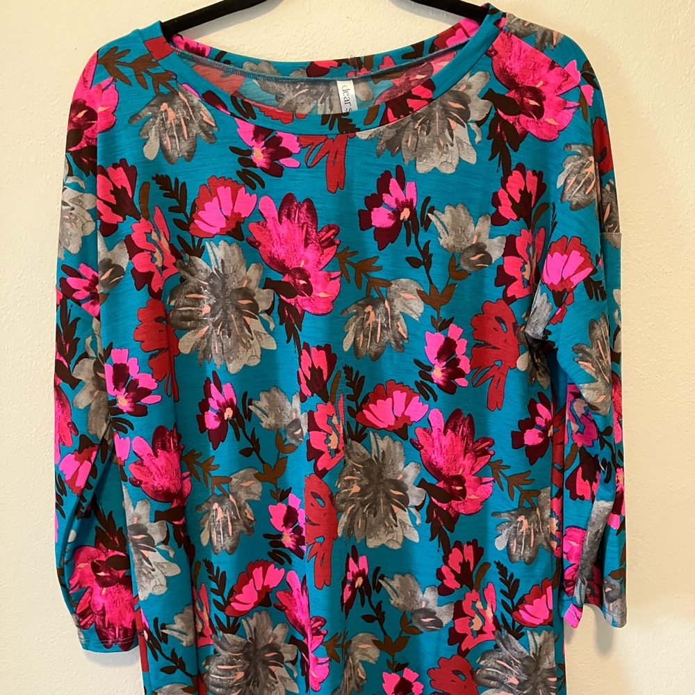 NEW! Washed only. Bought on FRECKLED POPPY BOUTIQUE. Wrinkle free and gorgeous!